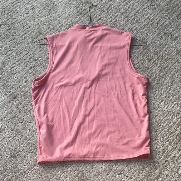 Cute crop top with peep hole at center - Picture 2 of 3